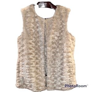𝅺forever 21 Tan/Ivory Faux Fur Mottled Vest